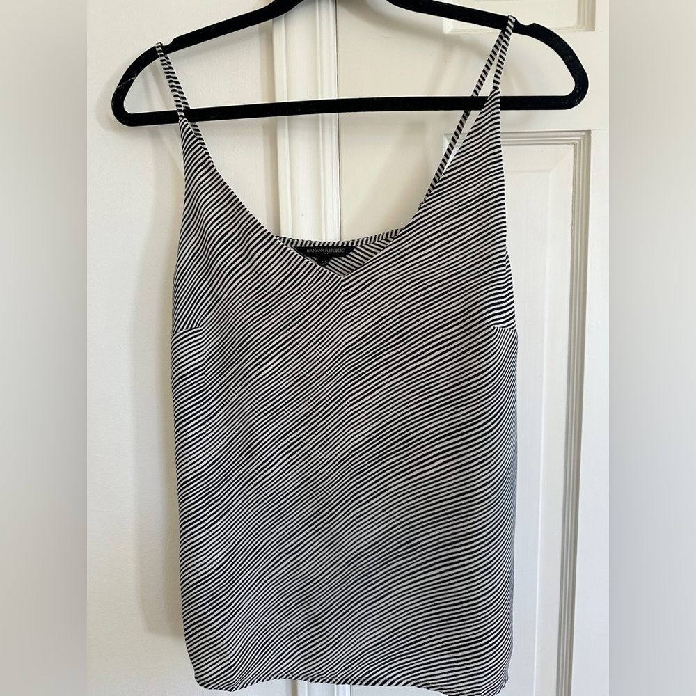Banana Republic V neck tank Navy Stripes